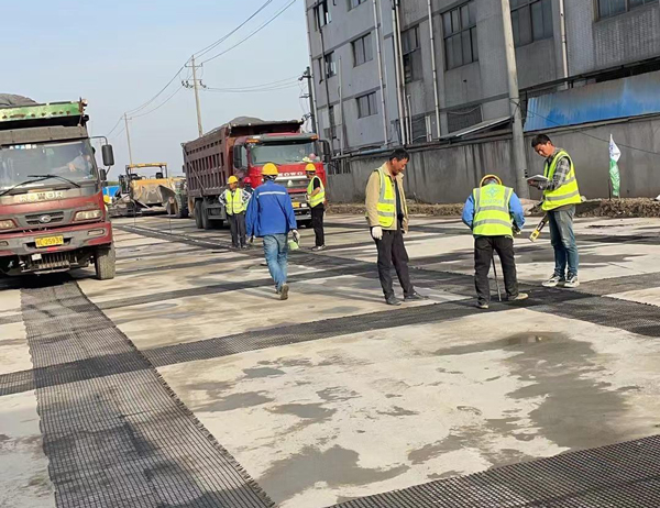 宁德老材料的新故事：玻璃纤维土工格栅如何在‘白改黑’浪潮中重获新生？